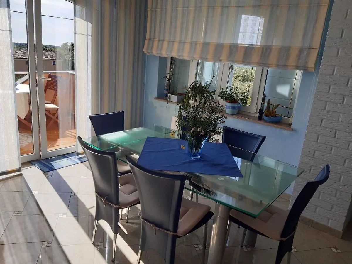 Apartment In Tinjan/Istrien 38387